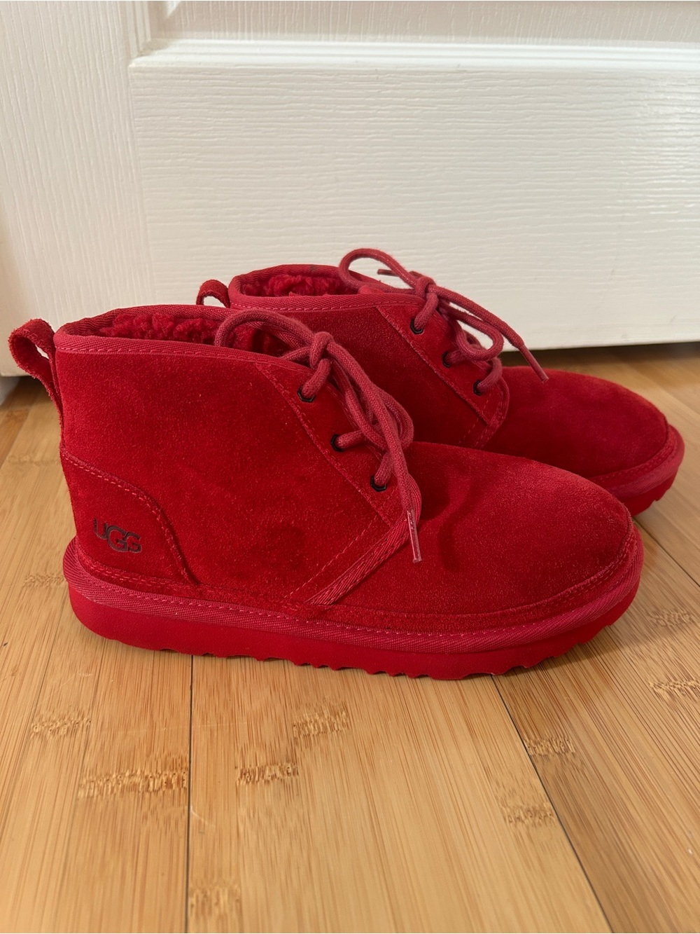 UGG Kids Red Suede Neumel Lace-Up Chukka Boots Size 4 (Fits Women's 5.5-6) Cozy